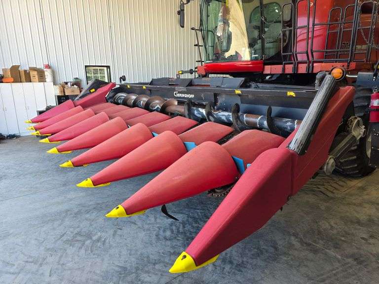 2001 Geringhoff Rota-Disc 8 Row 30” Chopping Corn Head, Red Poly Snouts, Headsite, Flagship Hookup, 