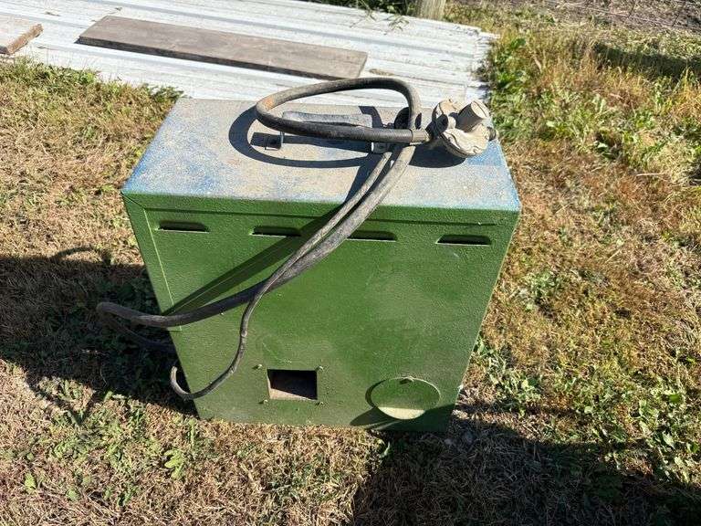 LB White Heater, With Regulator, In Working Condition. This Item is Located in South Dakota, Therefo