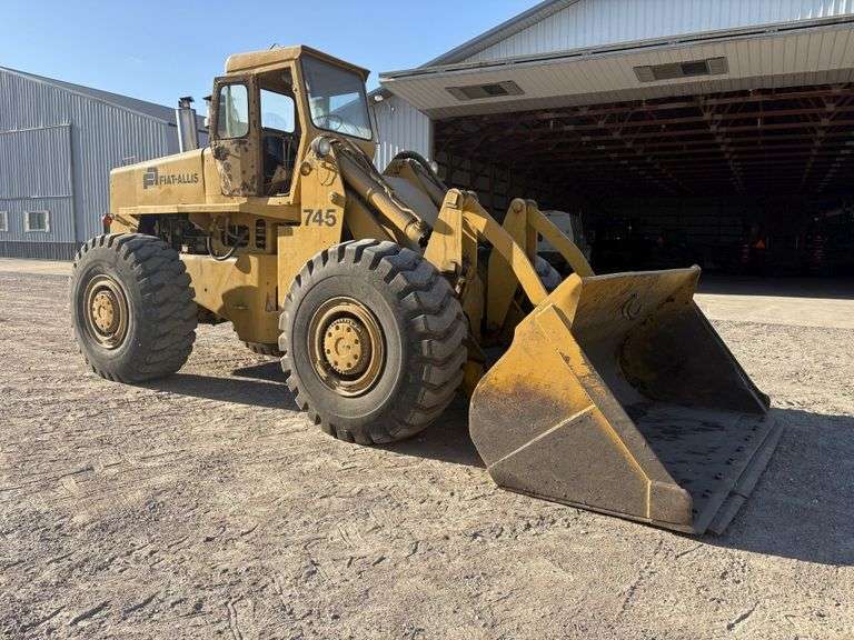 Allis Chalmers 745 Wheel Loader, 23.5-25 Tires, 20 Ply Fronts, 16 Ply ...