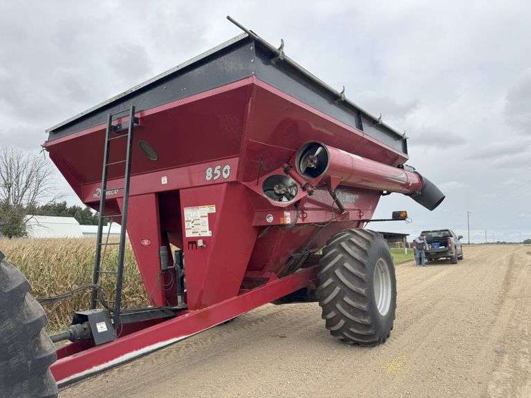 2015 Demco Model 850 Grain Cart, Roll Tarp, Scale, 1000 PTO, 30.5L-32 Tires, SN: 20695