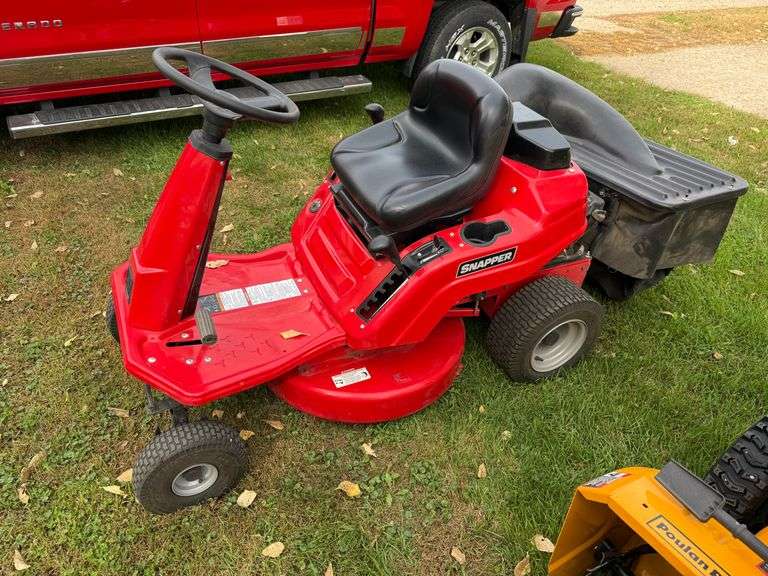 Snapper 28 Inch Rider Snapper 28” Riding Lawn Mower with Bagger - Fragodt Auction and Real ...