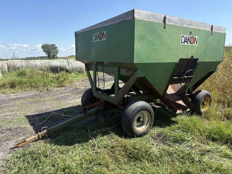 Dakon Gravity Box on John Deere 1065A Gear, 11L-15 Tires, Ext Pole, Spring Assist Hitch