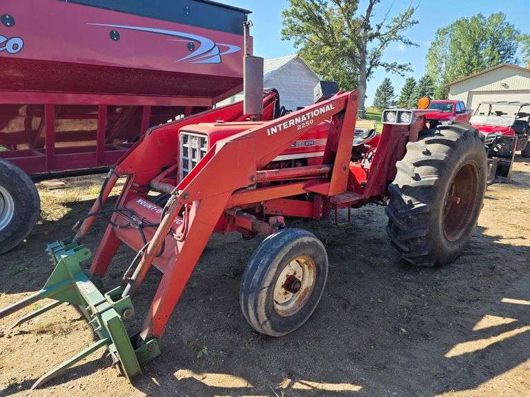 International 674 – 2 Wheel Drive Tractor with International 2250 Mount-O-Matic Loader, 5,906 Hours,
