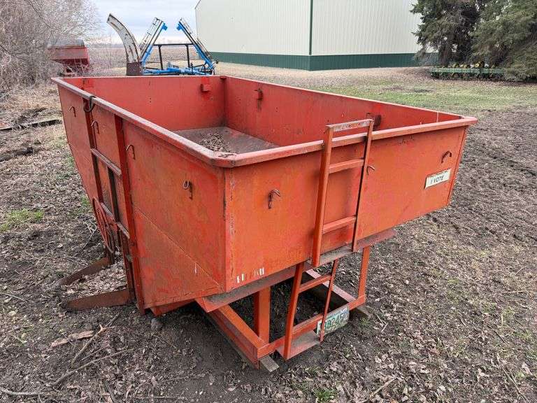 Farm King Gravity Box, No Running Gear - Fragodt Auction and Real ...