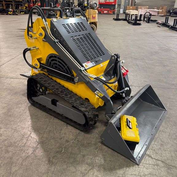 Landhero Mini Skid Steer 23Hp (New/Unused) Includes Bucket and accepts multiple attachments