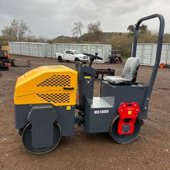 2025 Ride-On Vibratory Roller (New/Unused)