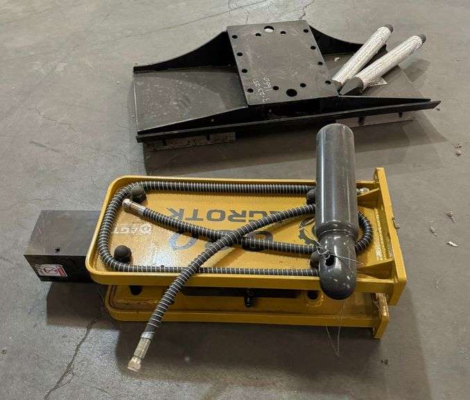 2025 Skid Steer 680 Hydraulic Breaker w/ 3 Bits (New/unused) Hammer holes don't line up w/ plate holes
