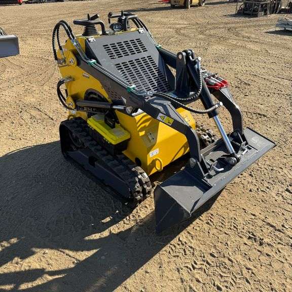 2025 Starvox SV-480 23HP Mini Skid Steer Loader (New/Unused) (Est. Retail Value $16,200). Includes Bucket and accepts multiple attachments