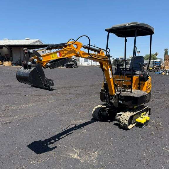 2025 VICSEC VC15P Mini-Excavator (New/Unused) (Est. Retail Value $17,000).