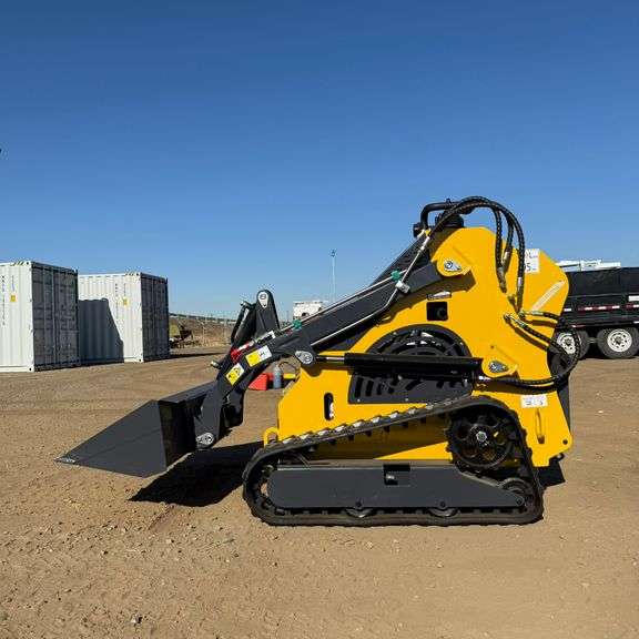 2025 Starvox SV-480 23HP Mini Skid Steer Loader (New/Unused) (Est. Retail Value $16,200). Includes Bucket and accepts multiple attachments