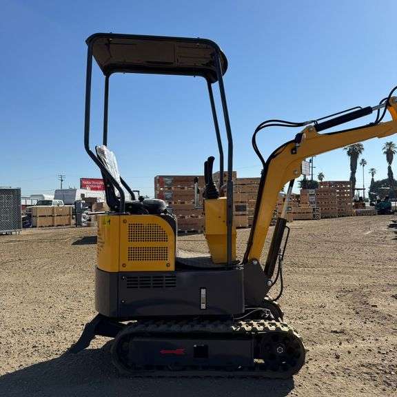 2025 Starvox SV-ME12 1-Ton Mini-Excavator with dozer blade (New/Unused) (Est. Retail Value $17,000).