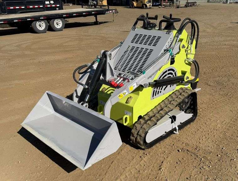 2025 Starvox SV-480 23HP Mini Skid Steer Loader (New/Unused) Includes Bucket and accepts multiple attachments