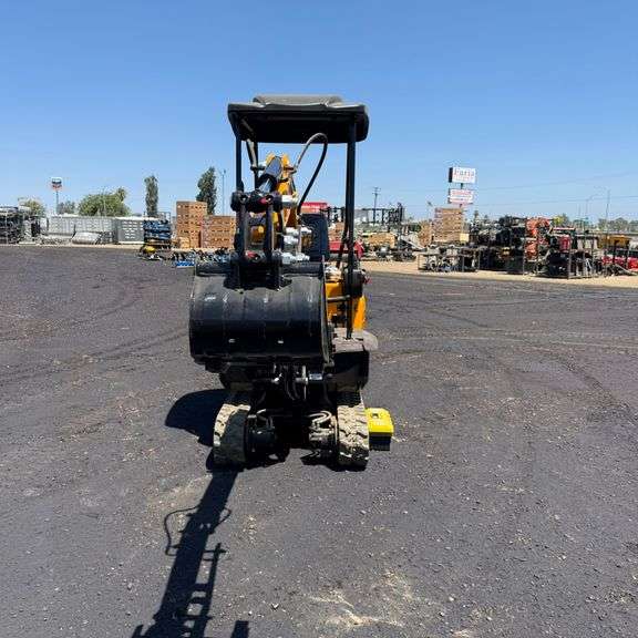 2025 VICSEC VC15P Mini-Excavator (New/Unused) (Est. Retail Value $17,000).