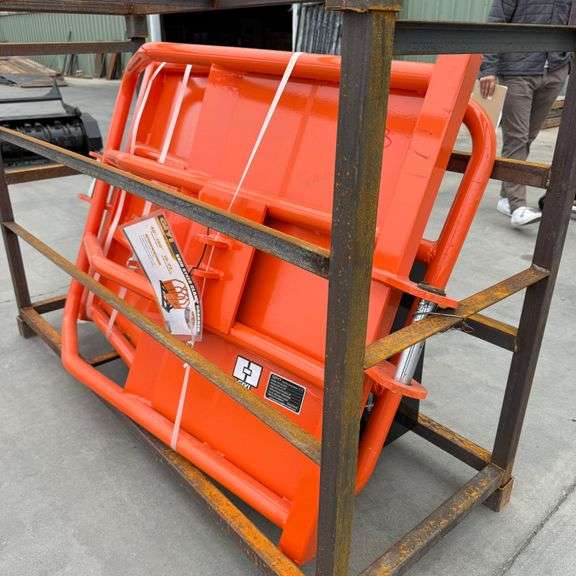 Skid Steer Heavy Duty Hydraulic Clamp Grapple (New/Unused)
