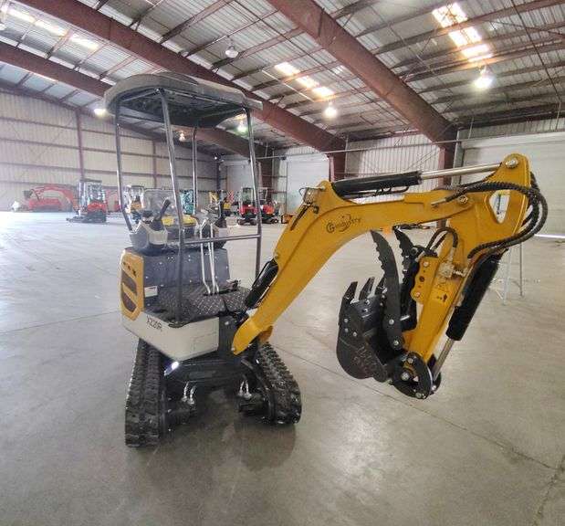 2025 AGT XZ20R 2-Ton Mini-Excavator W/Dozer Blade & Hydraulic Thumb (New/Unused)