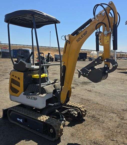 2025 SDLE18P Mini Excavator with Dozer Blade & Hydraulic Thumb (New/Unused)