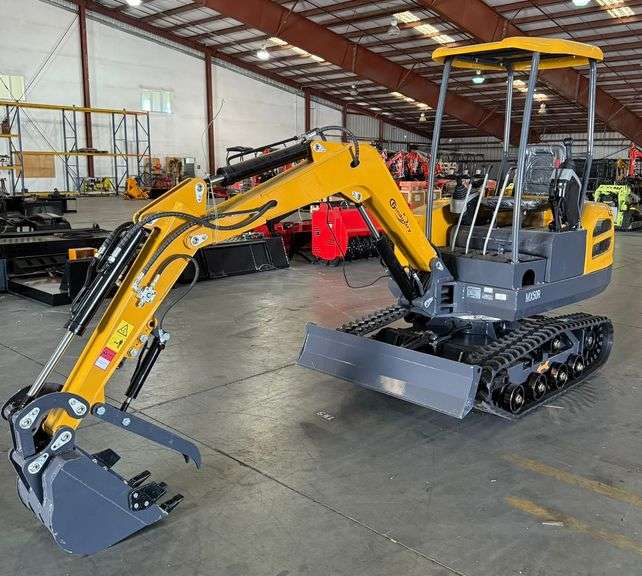2025 AGT MX50R 2.5Ton Excavator, Pilot Controls, Swing Boom, & Hydraulic Thumb (New/Unused)