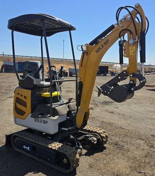 2025 SDLE18P Mini Excavator with Dozer Blade & Hydraulic Thumb (New/Unused)