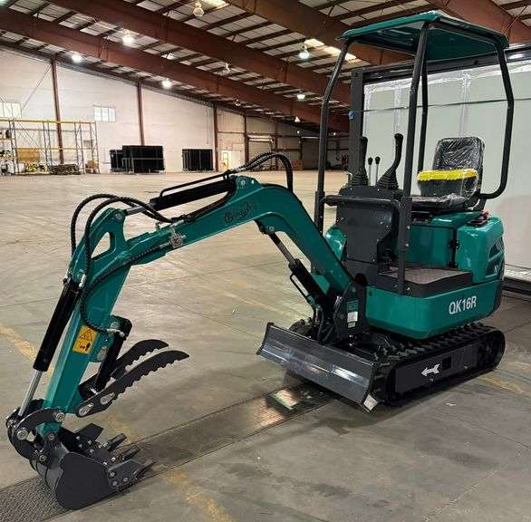 2025 AGT QK16R Mini-Excavator with Dozer Blade & Hydraulic Thumb (New/Unused)