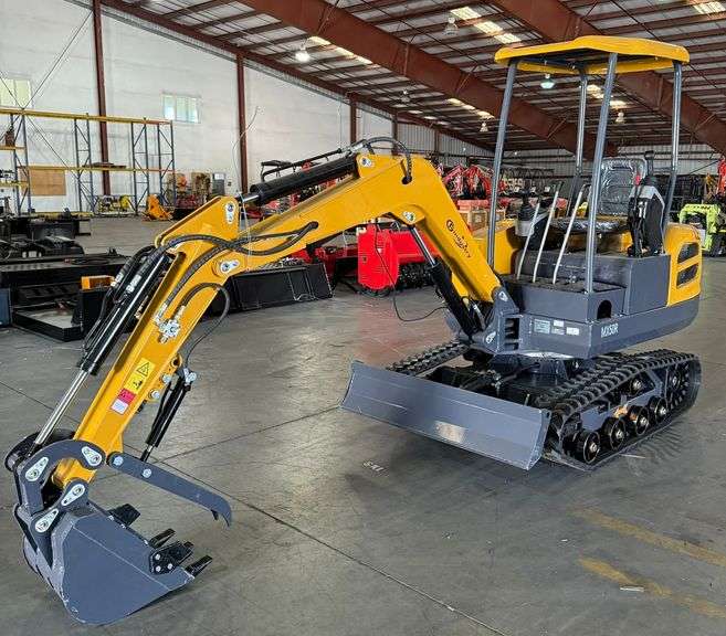 2025 AGT MX50R 2.5Ton Excavator, Pilot Controls, Swing Boom, & Hydraulic Thumb (New/Unused)