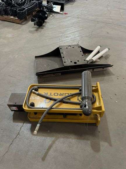 Skid Steer 680 Heavy Duty Hydraulic Breaker w/ 2 Bits (New/unused)