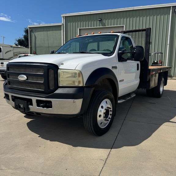 2007 only 38,000 miles Ford F450 Super Duty, 12 ft bed V8, Turbo Dsl 6.0L, 325 HP *Item can not be registered, titled or operated in the state of California