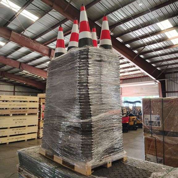 Qty (250) Safety Traffic Cones - Fast Bid Auctions, LLC
