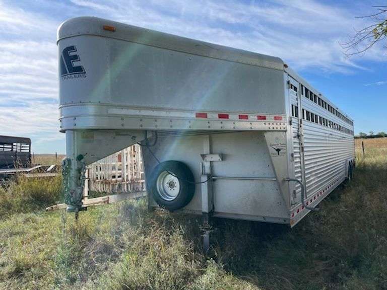 2007 Elite 36'X8' Triple Axle Aluminum Livestock Trailer