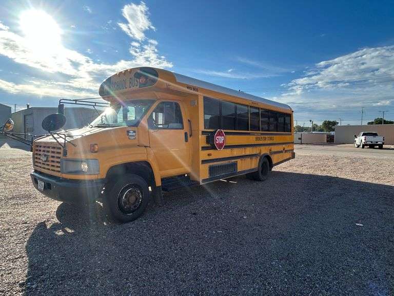 2006 Chevrolet C5500 Passenger Bus W/Wheelchair Lift