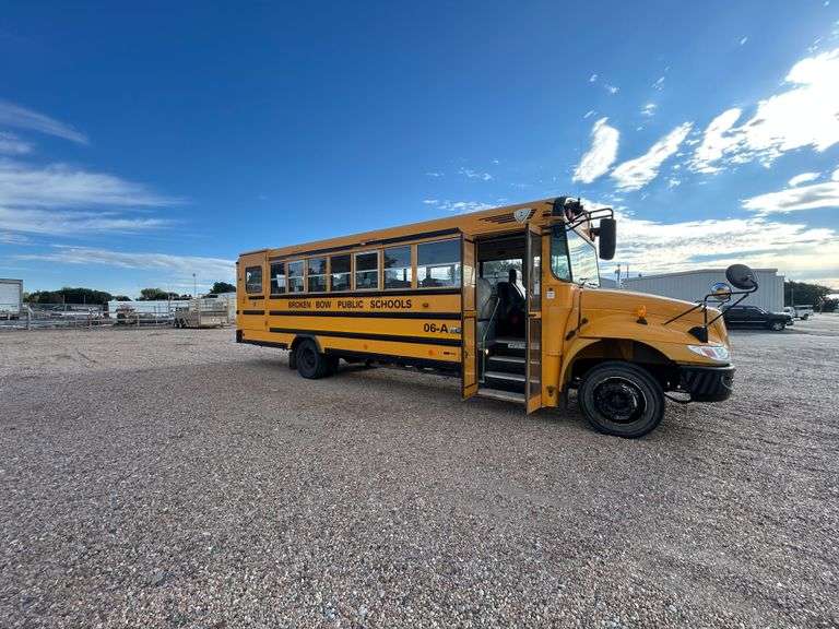 2006 International CE300 Bus W/Wheelchair Lift