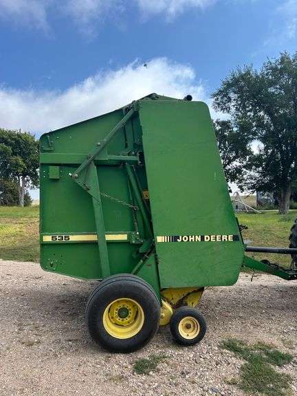 John Deere 535 Round Baler