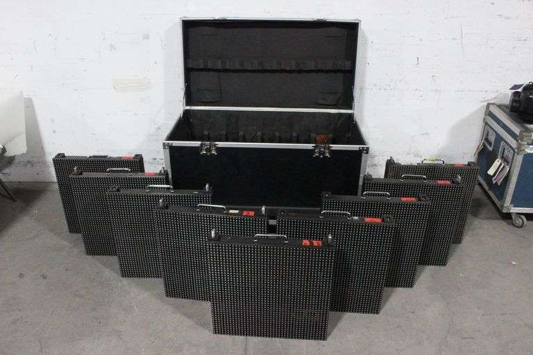 Panel Frame Hard Case (NEEDS REPAIR)(9) GLIC P12.5mm Outdoor LED Wall Panels (Red Generation ...