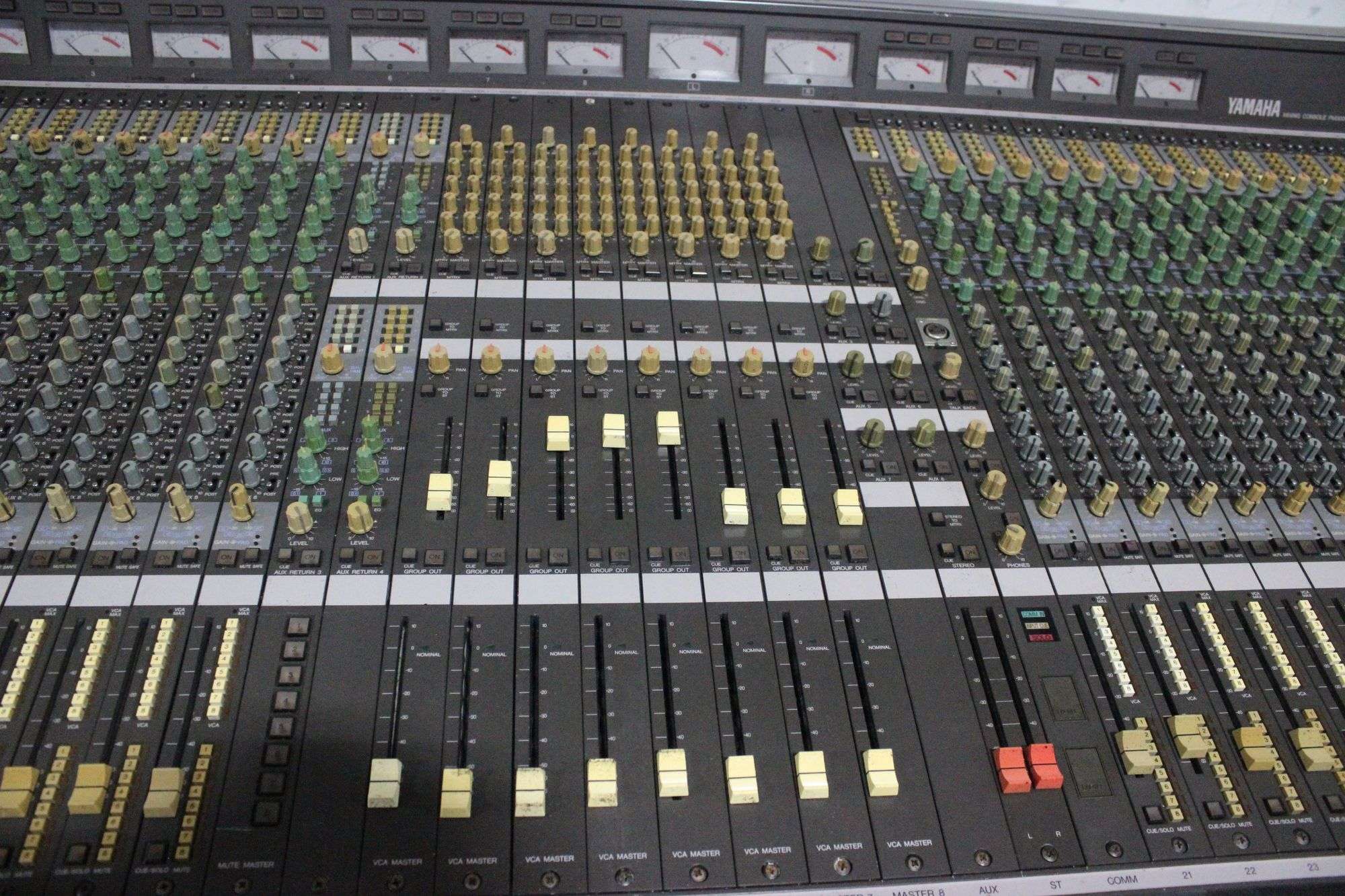 Yamaha PM3000C 40-Channel Live Analog Mixing Console w/ Wheeled