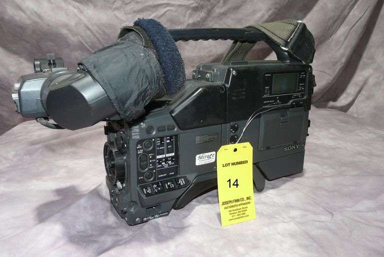 Sony DXC-D30WS Camera with Viewfinder and PVV-3 BetaCamSP VCR