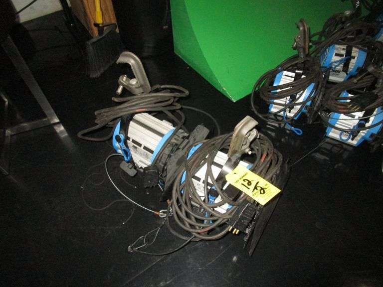 LOT (2) Arri 1000 Lights w/ Barn Downs
