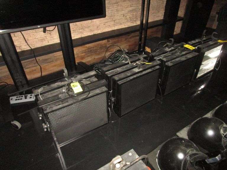 LOT (8) KW/2 MVP Series Mod. 2B64FT55/8-M1753 SS-120 Lights
