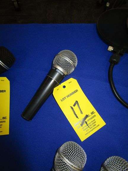 LOT (2) Shure SM58 Mics