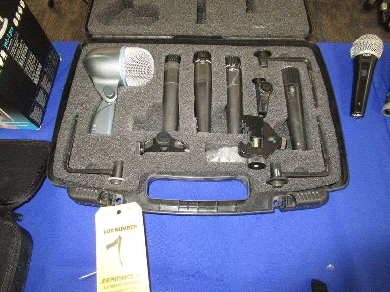 LOT Shure SM57 Mics, Beta 52 Mic, Clamps, Case