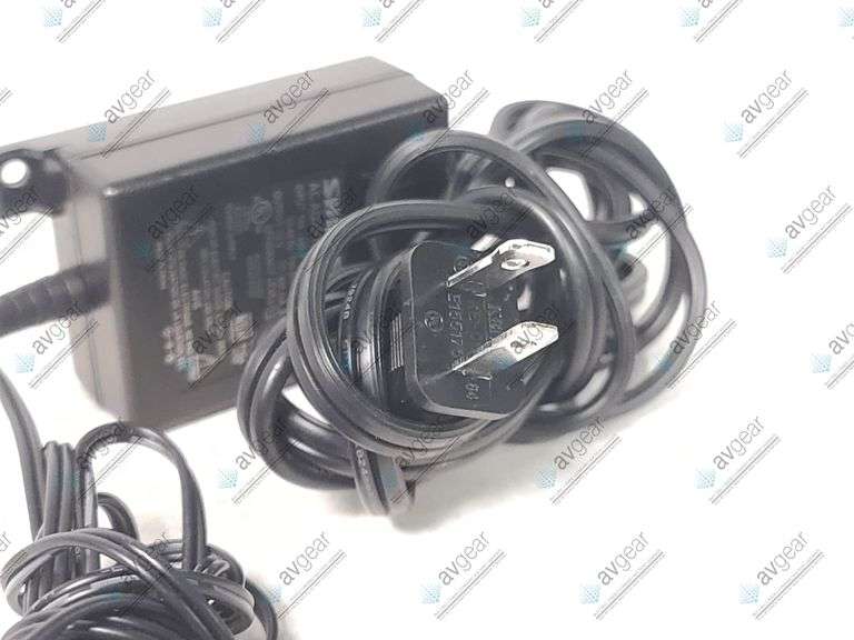 Shure SLX4 J3 Wireless Receiver Kit (572 - 596 MHz) w/ SLX2 Handheld Transmitter, SM58 Capsule, & De