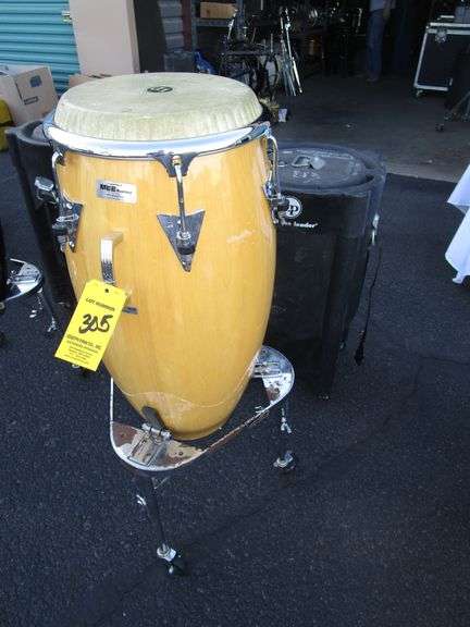 LP Classic Conga Drum w/ Stand and Case (Natural Wood)