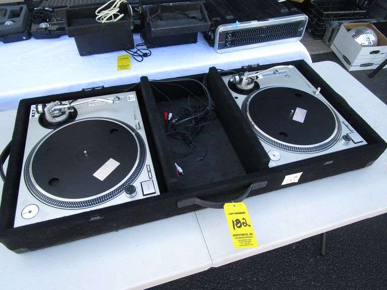 LOT Technics Quartz Turntables, (1) 1200MK2, (1) SL1200 M3D w/ Hard Shell Dual Case