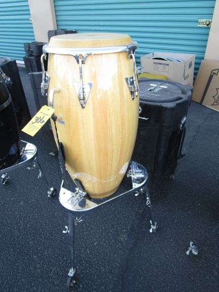 LP Classic Conga Drum w/ Stand and Case (Natural Wood)