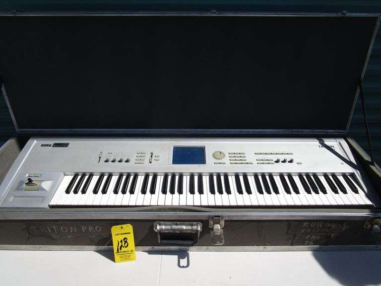 Korg Triton Pro Music Workstation/Sampler w/ Hard Case
