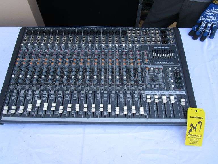 Mackie CFX20 MKII Mixer w/ Case