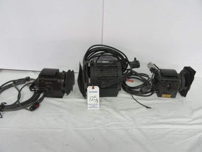 Lot-2-LTM Pepper 420W Lights w/Bandoors & 1 Arri Light w/Barndoor