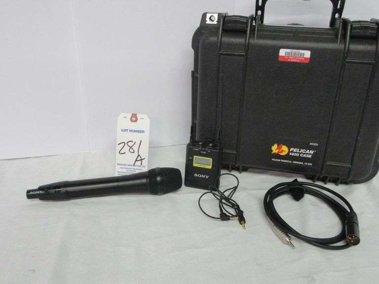 Sony Wireless System w/URX-O03 Receiver & UTX-M03 Handheld Mic 470-541 MHz w/Road Case