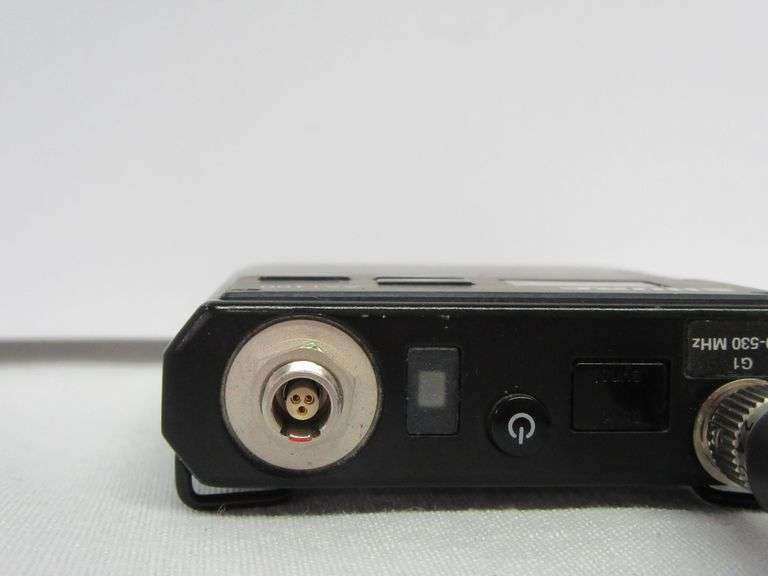 Shure AXT100 Axient G1 Bodypack Transmitter (Lemo) 470-530 MHz w/Antenna & Battery