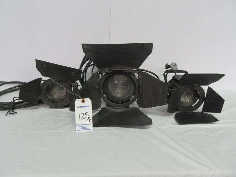 Lot-2-LTM Pepper 420W Lights w/Bandoors & 1 Arri Light w/Barndoor