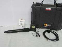 Sony Wireless System w/URX-O03 Receiver & UTX-M03 Handheld Mic 470-541 MHz w/Road Case