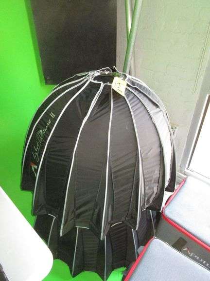 Aputure 600X Pro Light Storm Light w/ Ballast, Light Dome II Dome, Accessories, and Case